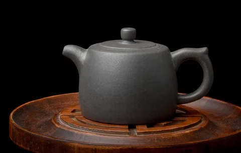 Théière en grès non émaillé prête à être préparée